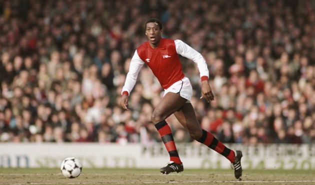 Ảnh bài viết Arsenal kéo hậu vệ lên đá tiền đạo, tại sao không?