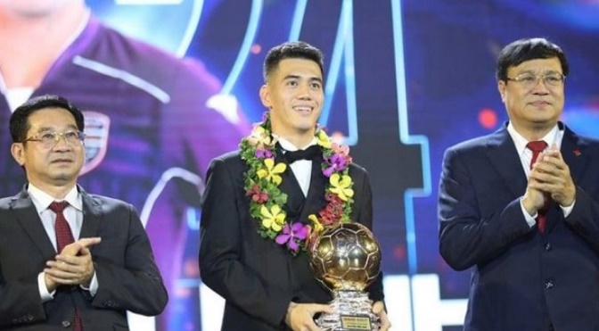 Ảnh bài viết Điểm tin bóng đá Việt Nam 27/2: Hành động đẹp của Tiến Linh; Hendrio xác nhận cú sốc