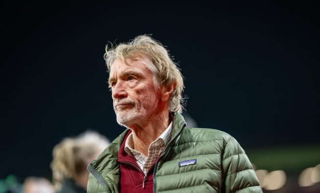 Sir Jim Ratcliffe chỉ trích các bản hợp đồng đắt giá của MU