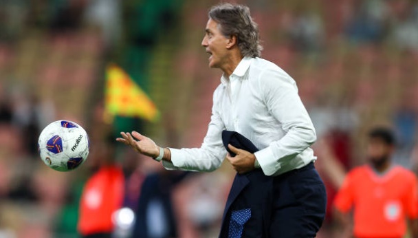 Juve khó sa thải Motta, Mancini phải chờ đợi