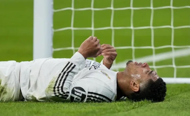 Lịch thi đấu đã "hại" Real Madrid ra sao?