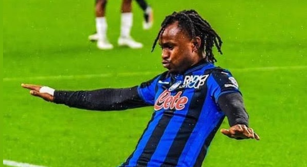NÓNG! Sát thủ Serie A muốn gia nhập Barcelona