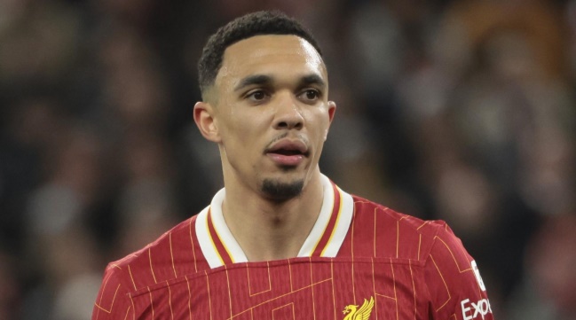 Carragher: Arnold có thể ở lại Liverpool thêm 7, 8 năm nữa