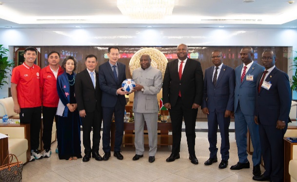 Tổng thống Burundi thăm Thể Công Viettel