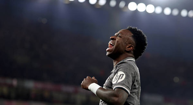 Fan Real phẫn nộ, đòi trừ lương tiền đạo ''tàng hình'' trước Arsenal
