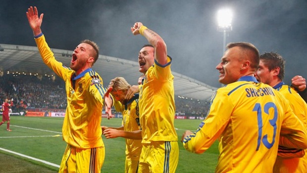 ĐT Ukraine: Trước khi thắng Slovenia ở loạt play-off để giành vé dự EURO 2016, Ukraine đã thua cả 5 trận play-off họ tham dự trước đó, trong đó có 4 trận ở World Cup và 1 trận ở EURO.