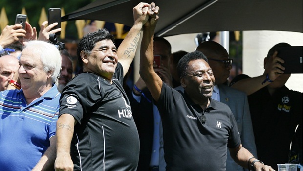 Hai huyền thoại Maradona và Pele chung tay ủng hộ EURO 2016.
