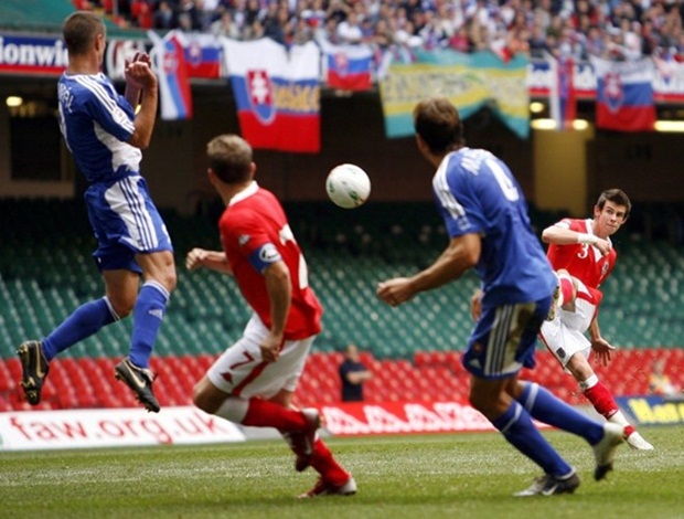 Gareth Bale từng ghi bàn vào lưới Slovakia trên chấm đá phạt cách đây 10 năm.