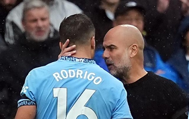 Guardiola chọn Calhanoglu thay Rodri, từ bỏ đàm phán với Frenkie de Jong