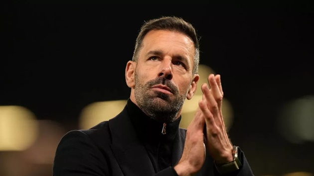 Van Nistelrooy nộp đơn xin dẫn dắt CLB Championship