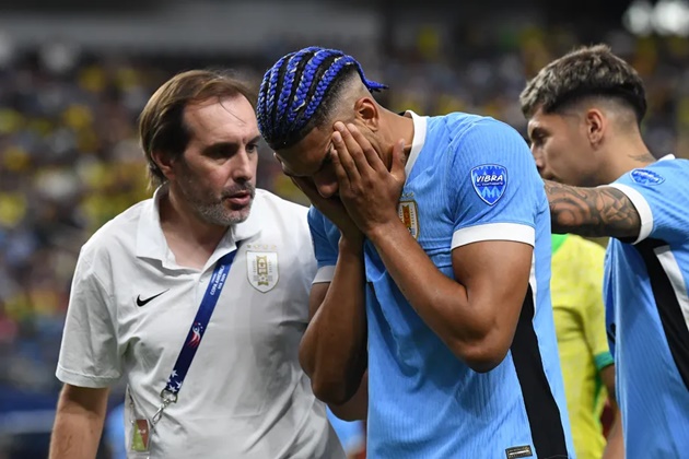 FIFA bồi thường gần 3 triệu euro cho Barca vì Araujo