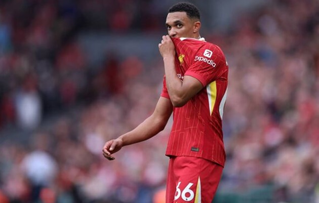Jamie Carragher cảnh báo Alexander-Arnold về việc gia nhập Real Madrid