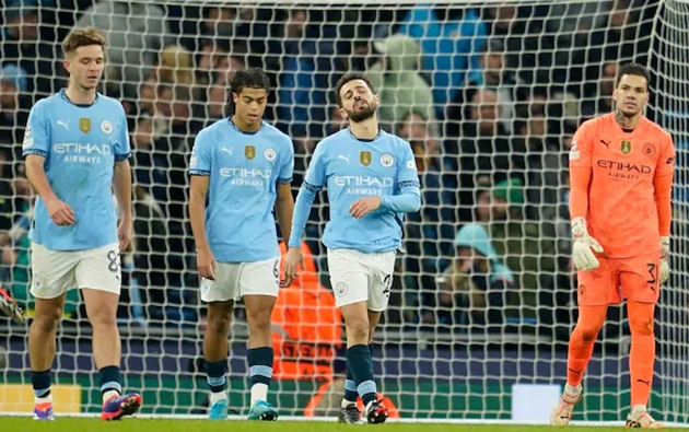 Liverpool cần tận dụng cơ hội, nếu không Man City sẽ quay lại mạnh mẽ