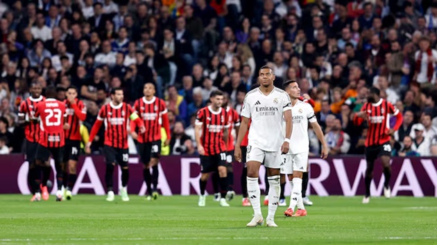 Real Madrid lún sâu khủng hoảng sau thất bại trước Barca và Milan