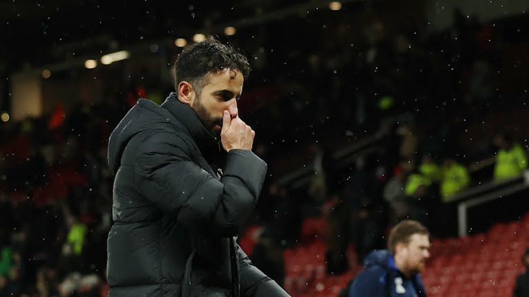 Hệ thống phòng ngự mong manh của Man United