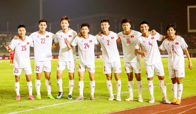 Việt Nam tăng hạng FIFA sau chiến thắng trước Lào