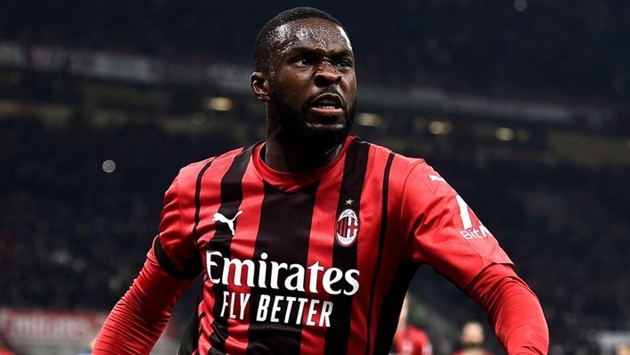 Quyết định của AC Milan mở ra cuộc chiến Premier League trên TTCN