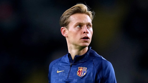 Thế hệ trẻ đẩy De Jong rời Barca