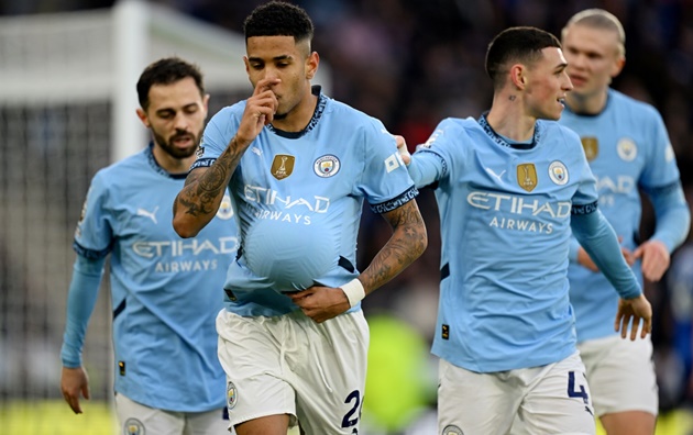 2 điểm sáng trong bức tranh tối màu của Man City
