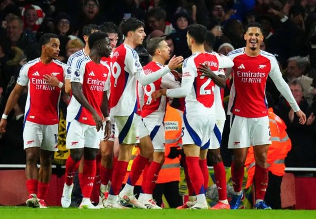 Trận Fulham vs Arsenal vẫn diễn ra bất chấp bão Darragh