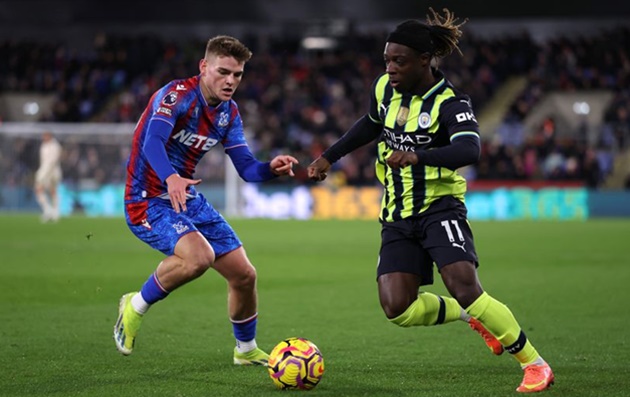 Pep Guardiola và quyết định gây tranh cãi khi cất Doku lẫn Grealish