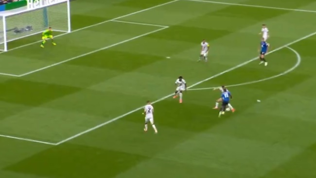 Xhaka bị làm nhục trong bàn thua của Leverkusen
