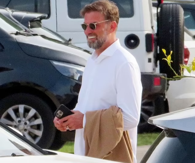 Ảnh bài viết Rời Liverpool, Klopp cùng vợ tận hưởng kỳ nghỉ tại Tây Ban Nha