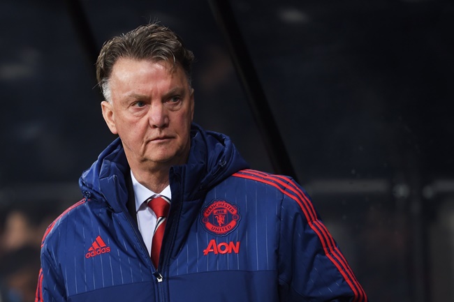 6 HLV bị sa thải ngay sau khi giành cúp: Premier League gieo sầu cho Van Gaal, Conte