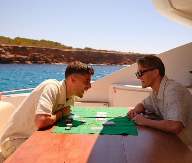 Ảnh bài viết Dàn sao Arsenal "xả trại" sau mùa giải căng thẳng