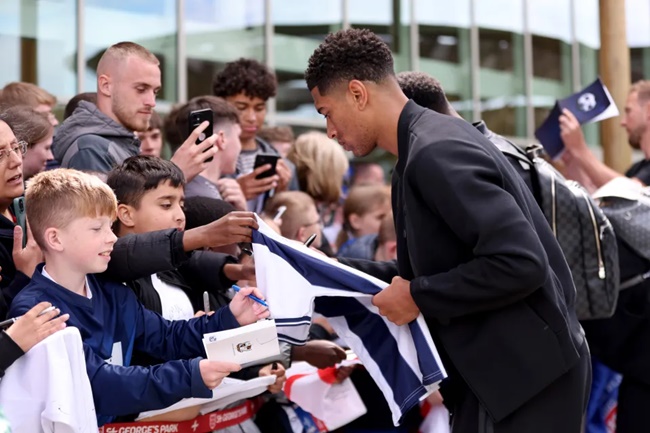 Ảnh bài viết Toàn cảnh ĐT Anh bay tới Đức dự EURO 2024