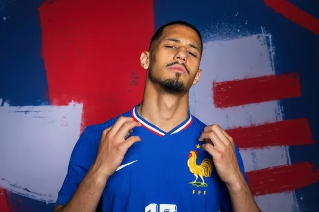 Deschamps giải thích lý do chưa cho Saliba đá chính