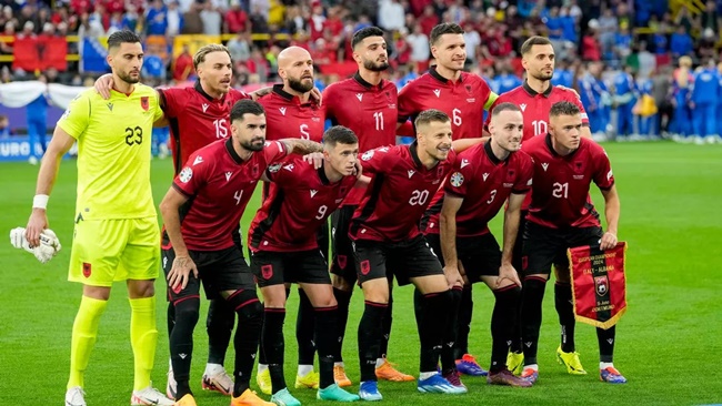UEFA điều tra bại tướng của Italia