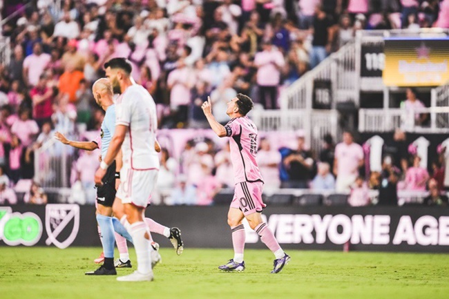 Chỉ đá 12 trận, Messi đã tạo nên lịch sử