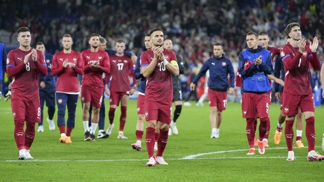 CHÍNH THỨC: UEFA phạt Serbia