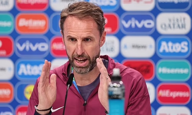 Foden và Alexander-Arnold bị chỉ trích, Southgate yêu cầu làm một việc