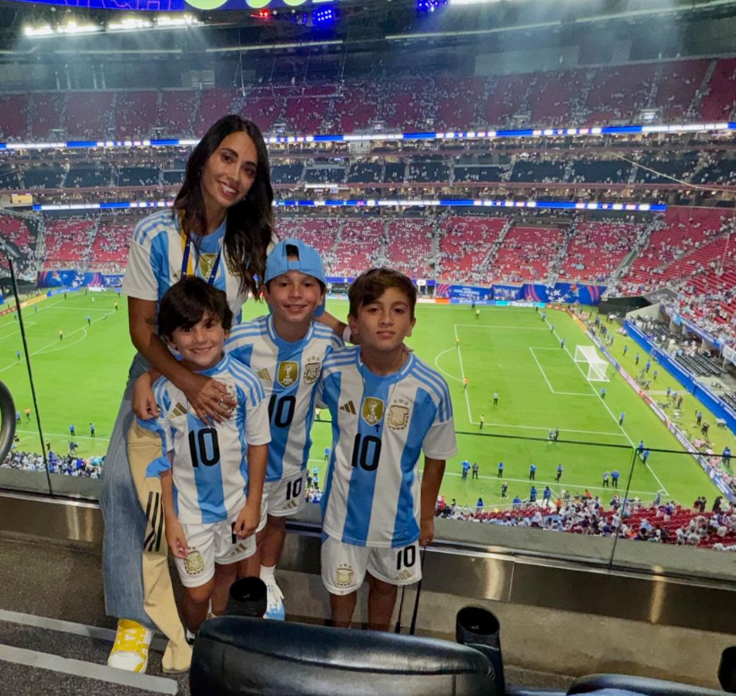 Messi chinh phục Copa, rõ động thái của bà xã Antonella