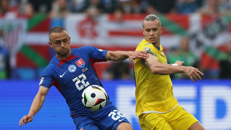Zinchenko lập công chuộc tội, Ukraine ngược dòng trước Slovakia