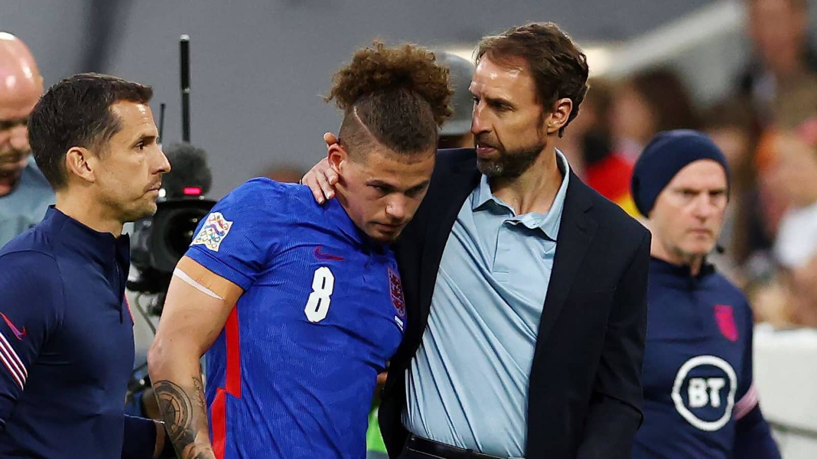 Southgate than thở vì 'bom xịt' Man City, Ferdinand liền phản đối