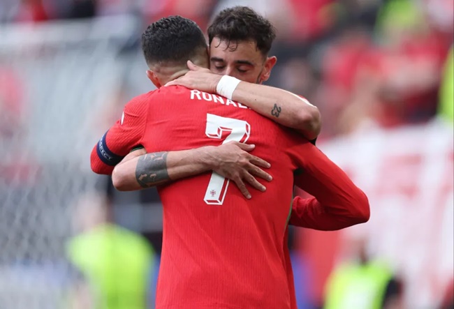 Lý do cảm động khi Ronaldo kiến tạo cho Bruno