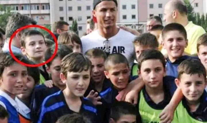 Mối nối giữa Kvaratskhelia và Ronaldo