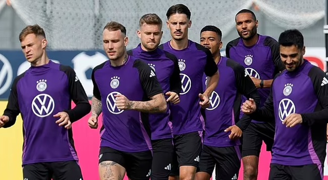 Kimmich nổi đóa vì cuộc khảo sát phân biệt chủng tộc