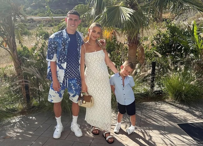 Ảnh bài viết Phil Foden tận hưởng kỳ nghỉ ngập nắng trước EURO 2024