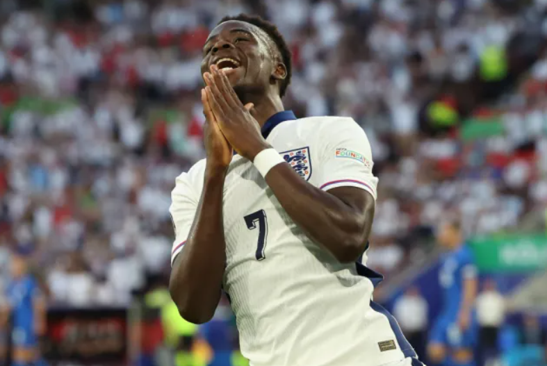 Rio Ferdinand hướng dẫn Gareth Southgate cách dùng Bukayo Saka