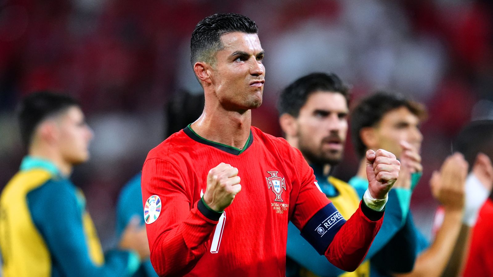Bồ Đào Nha có nên để Ronaldo đá chính trước Slovenia?