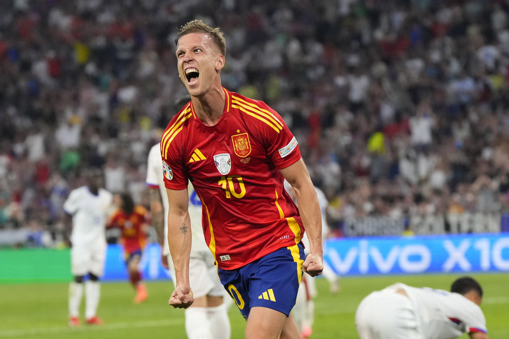 Ảnh bài viết Chelsea và Man City theo đuổi, Olmo lên tiếng về tương lai