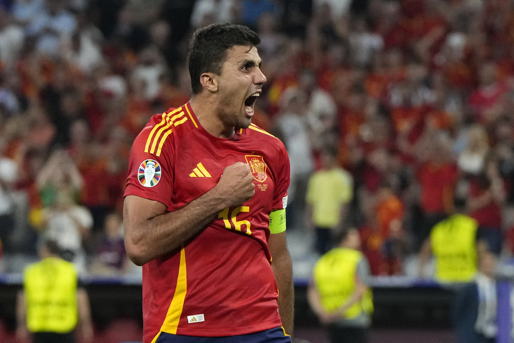 Ảnh bài viết "Tôi nói với Rodri mỗi ngày rằng hãy rời Man City để đến Real Madrid"