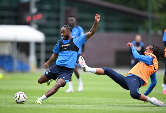 Chelsea có 2 chữ ký đồng giá thay thế Sterling