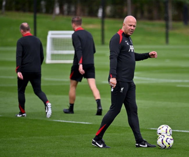 Ảnh bài viết Giữ chân trụ cột, vượt Man City - Arsenal và những ưu tiên của Slot tại Liverpool