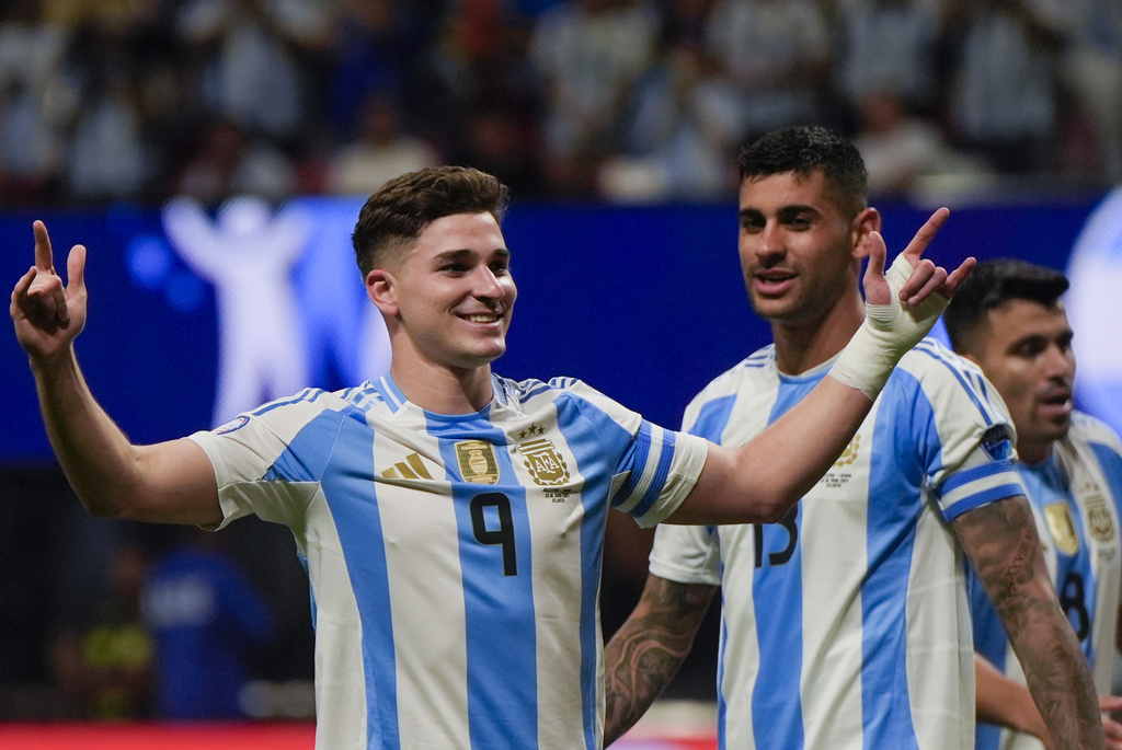 Để Julian Alvarez ra đi, Pep Guardiola tìm thấy người thay thế xứng đáng