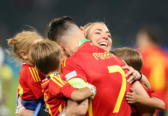 Ảnh bài viết Morata ăn mừng chức vô địch EURO cùng vợ
